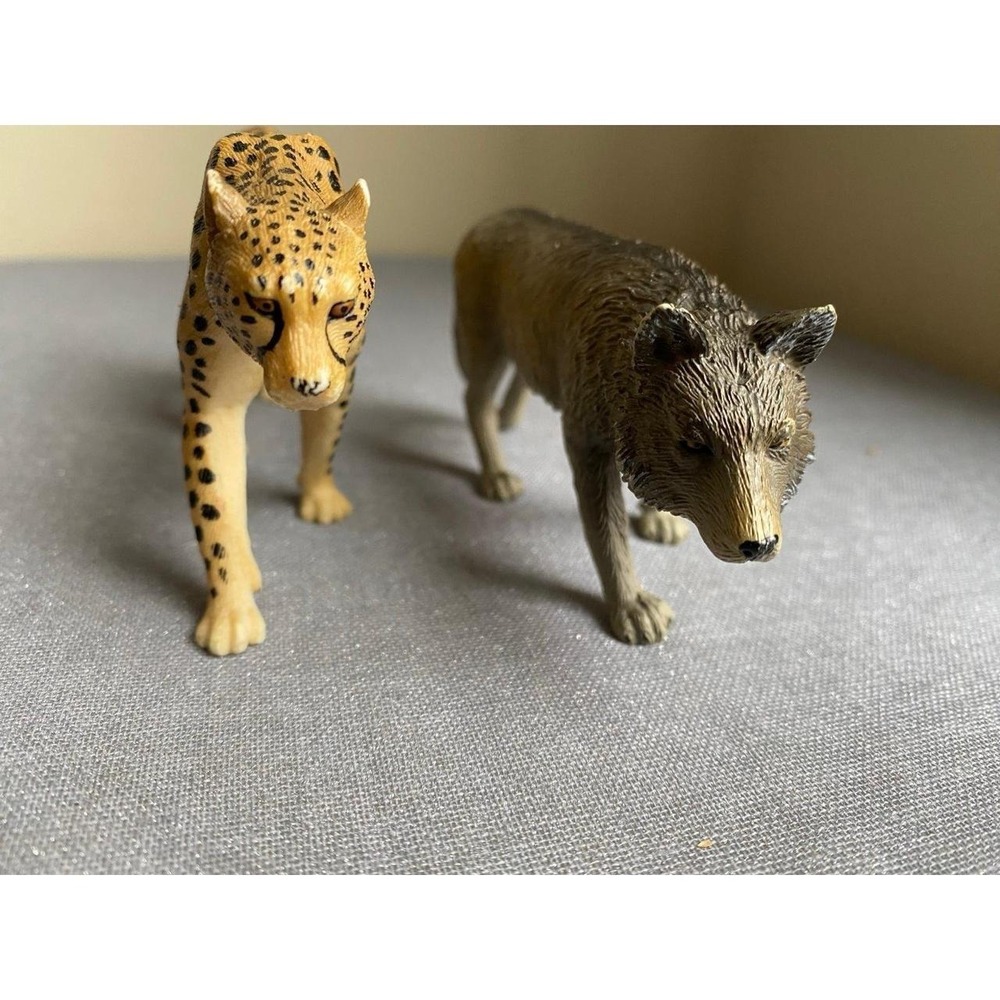 Mojo 2010 Wolf 2014 Cheetah Plastic PVC Animals Zoo Farm Lot Of 2 Toys sku35